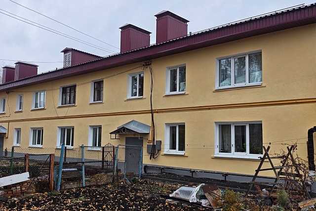 В Каменке обновили фасад и фундамент многоквартирного дома